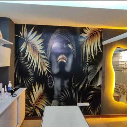 نصب کاغذ دیواری مشکی طلایی