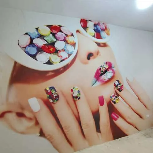 نصب کاغذ دیواری خودچسب