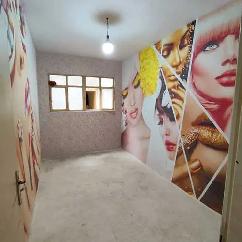 نصب کاغذ دیواری در راهرو ساده