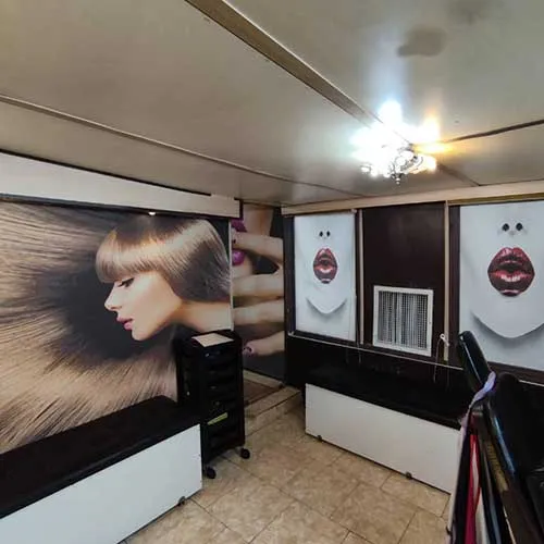 نصب کاغذ دیواری دور درب